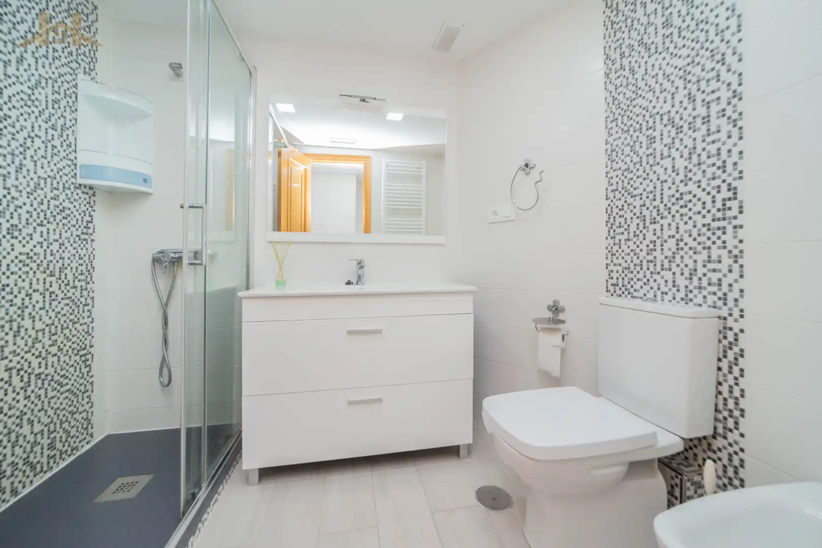 Bathroom of Flat for sale in Leganés  with Heating, Parquet flooring and Furnished