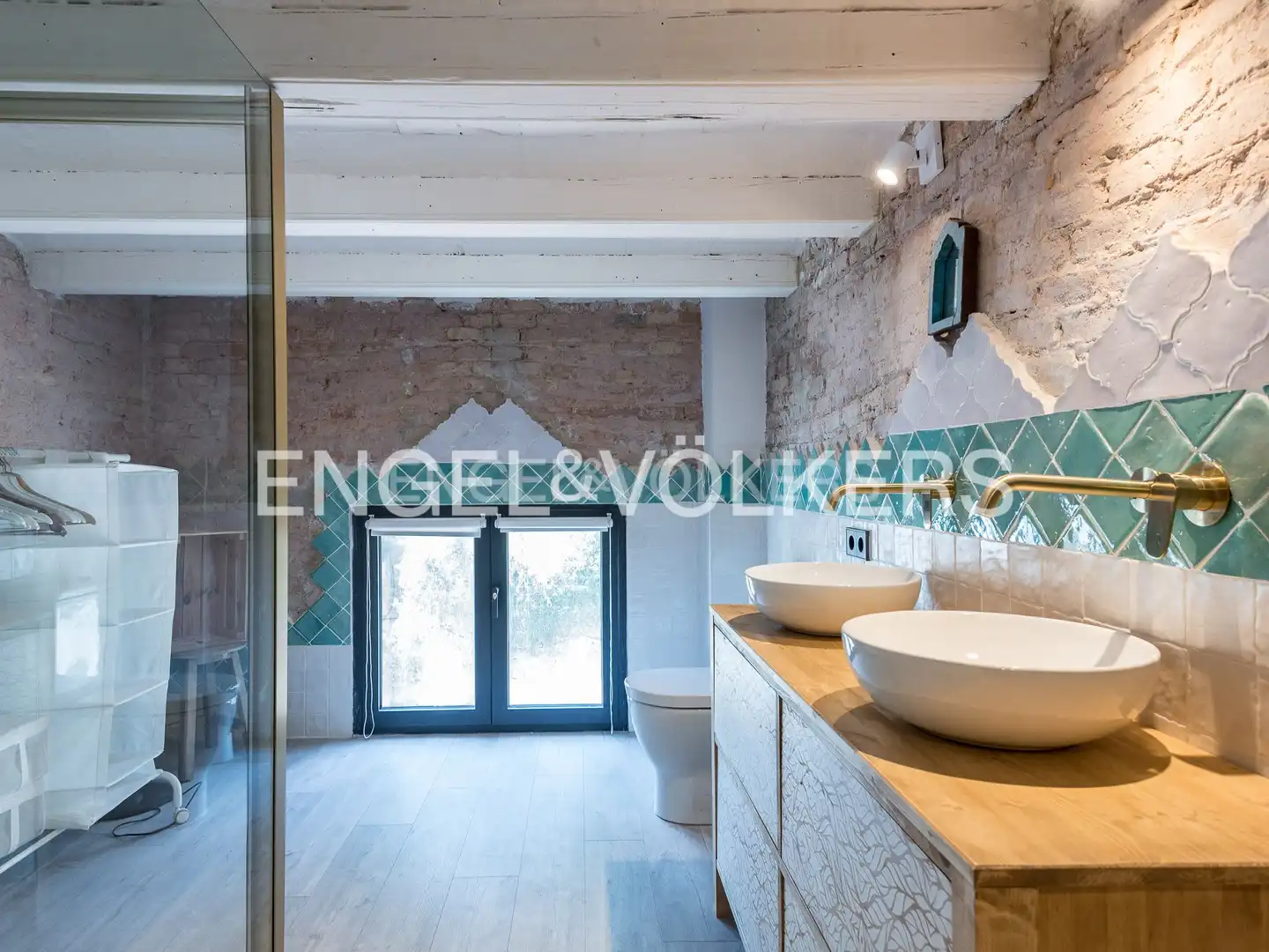 Badezimmer von Wohnungen zum Verkauf in Barcelona mit Klimaanlage, Heizung und Möbliert