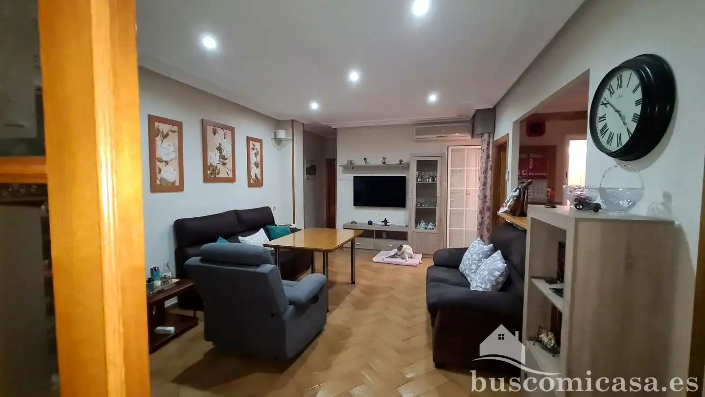 Sala de estar de Planta baja en venta en Linares con Aire acondicionado