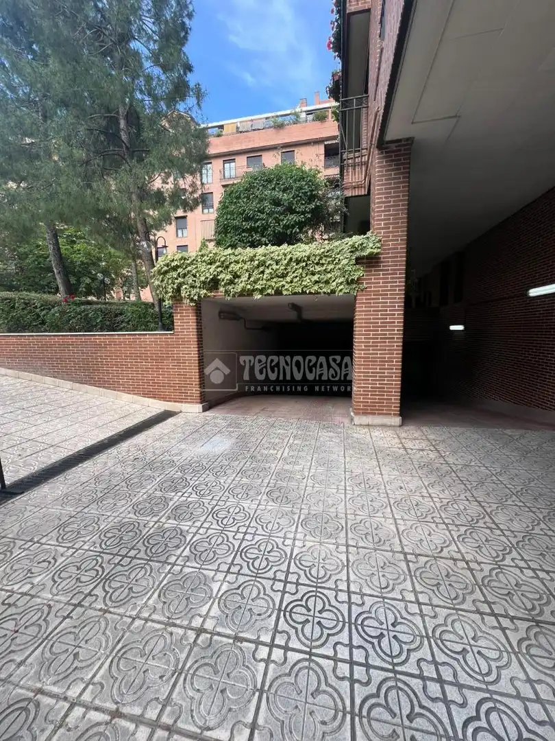 Exterior view of Garage for sale in Madrid