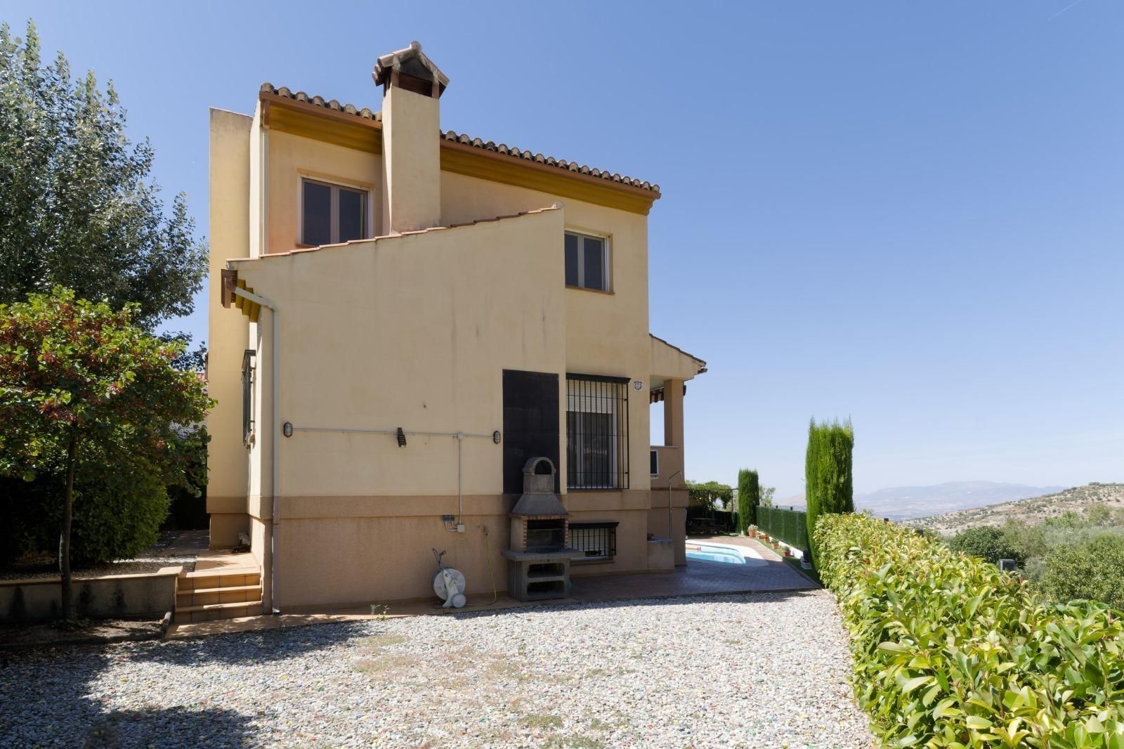 Vista exterior de Casa o xalet en venda en Alfacar amb Calefacció, Jardí privat i Terrassa