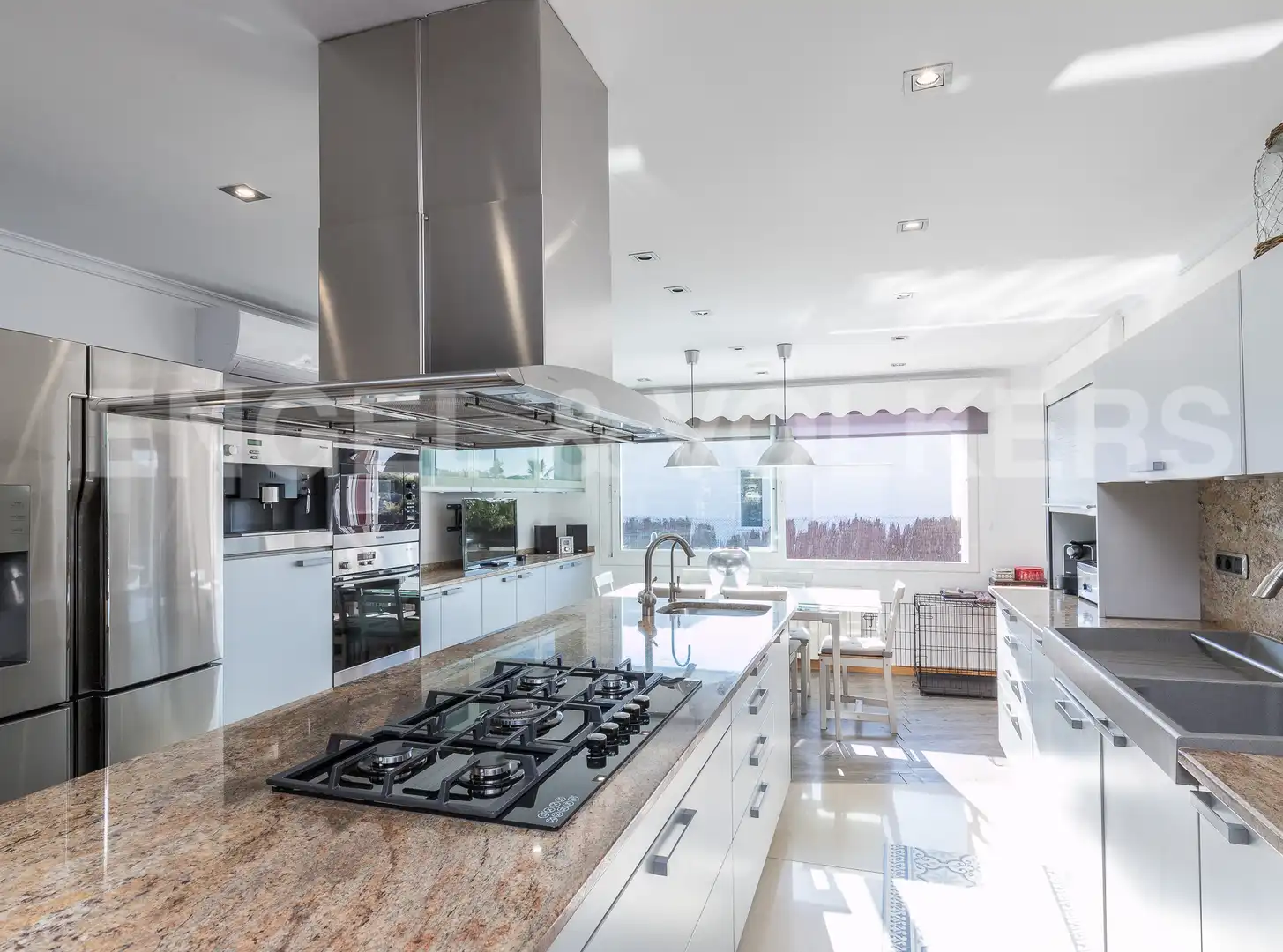 Cocina de Casa o chalet en venta en Alella con Aire acondicionado, Calefacción y Jardín privado