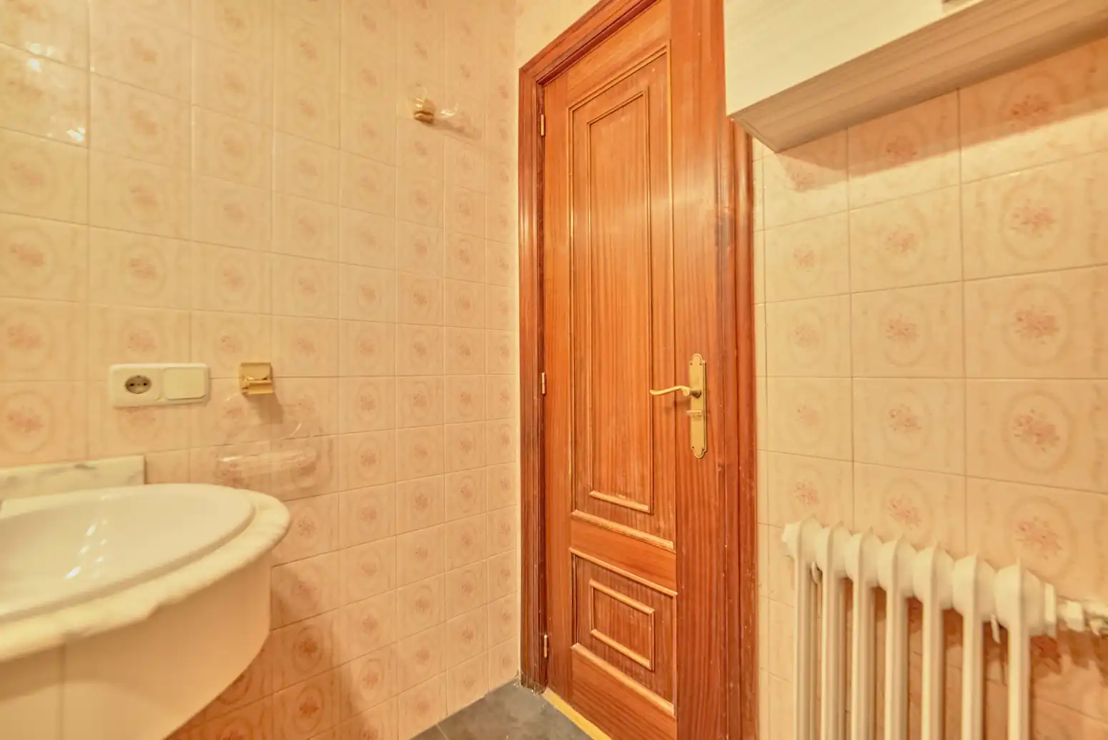 Bathroom of Flat for sale in  Pamplona / Iruña  with Heating and Terrace