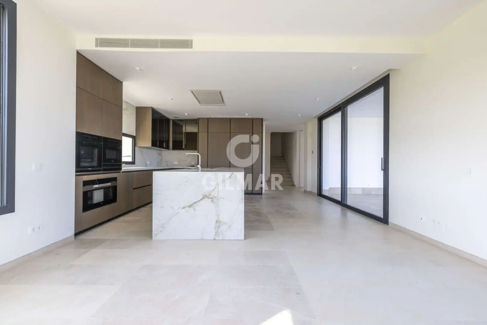 Cuina de Casa o xalet en venda en Sotogrande amb Calefacció, Jardí privat i Piscina