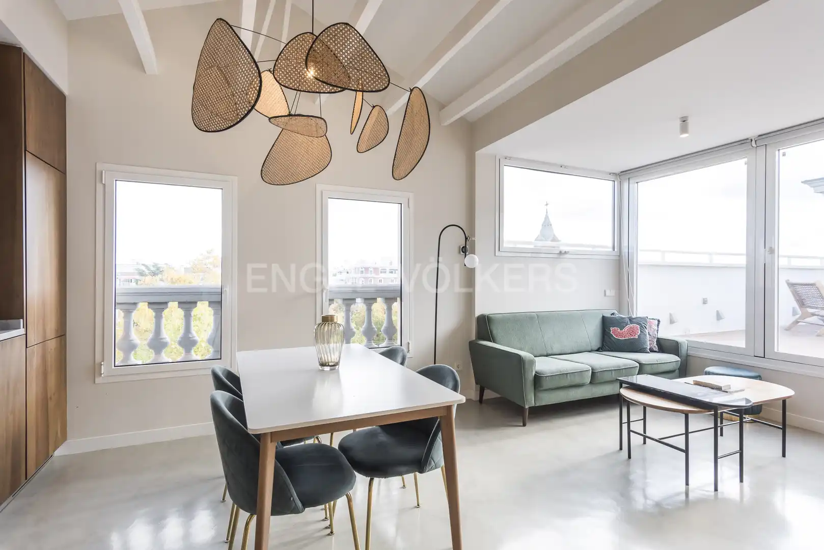 Wohnzimmer von Dachboden zum Verkauf in Madrid mit Klimaanlage, Heizung und Terrasse