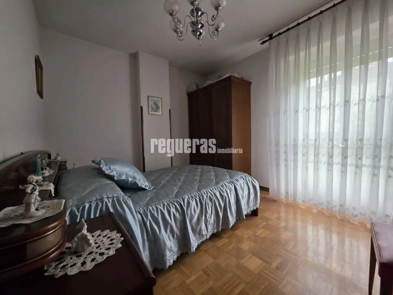 Habitación de Piso en venta en Avilés con Calefacción, Parquet y Terraza