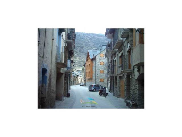 Piso en Venta en Calle Raval en Rialp