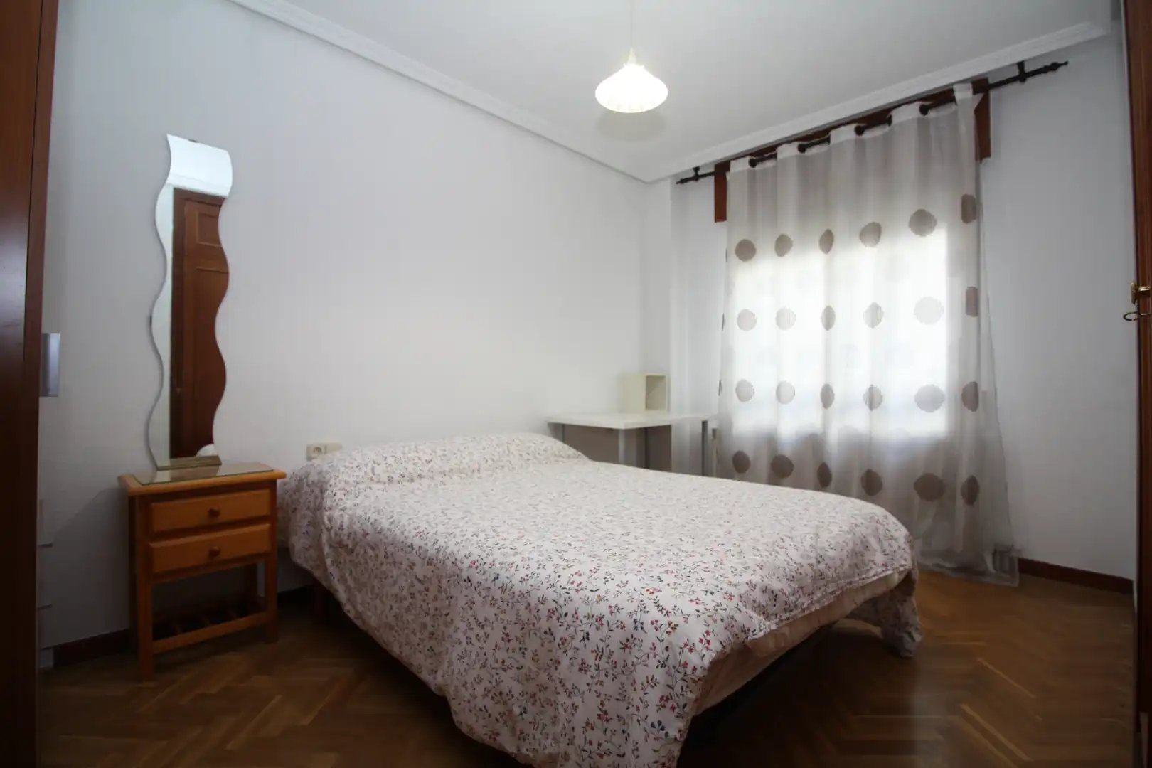 Bedroom of Flat for rent in Valladolid  with Heating, Parquet flooring and Furnished