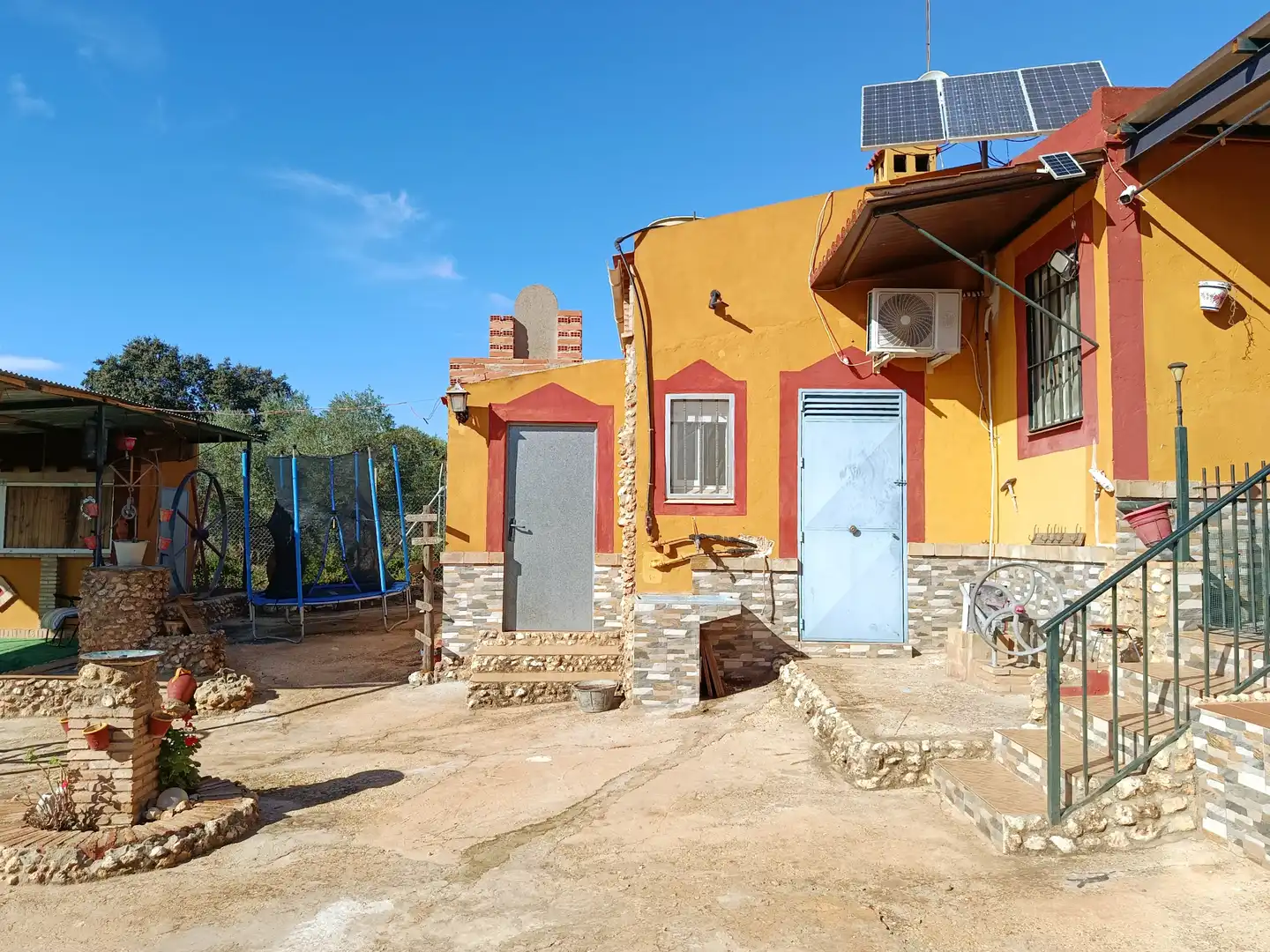 Vista exterior de Finca rústica en venda en Paterna del Campo amb Aire condicionat, Jardí privat i Terrassa