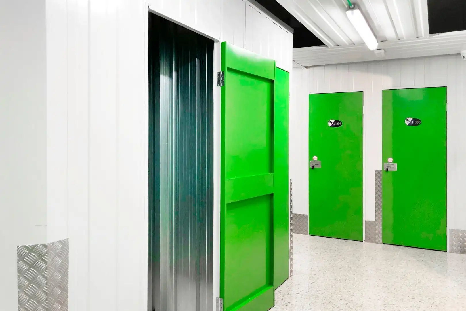 Storage room for rent in Bilbao   with Alarm