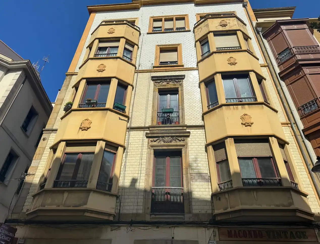 Vista exterior de Piso en venta en Gijón  con Calefacción y Parquet