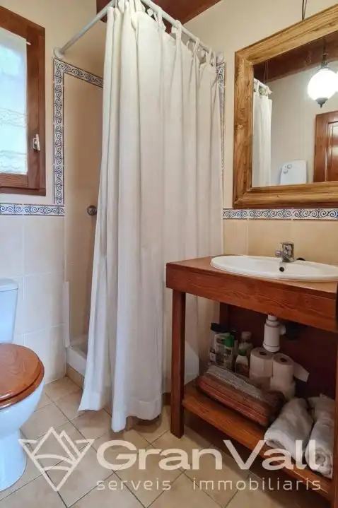 Baño de Casa adosada en venta en Saillagouse con Calefacción, Jardín privado y Parquet