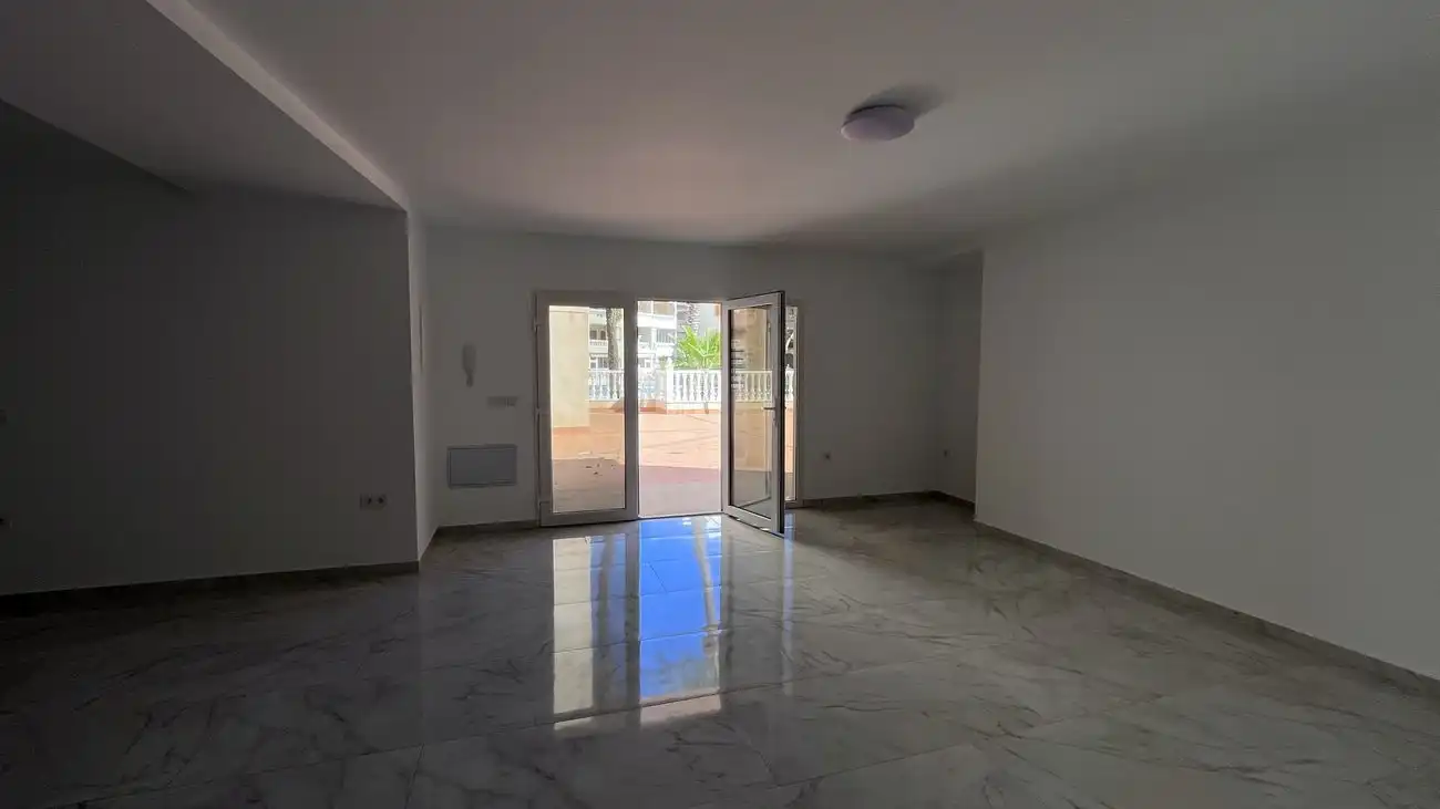 Sala d'estar de Casa o xalet en venda en Torrevieja amb Calefacció, Piscina i Piscina comunitària