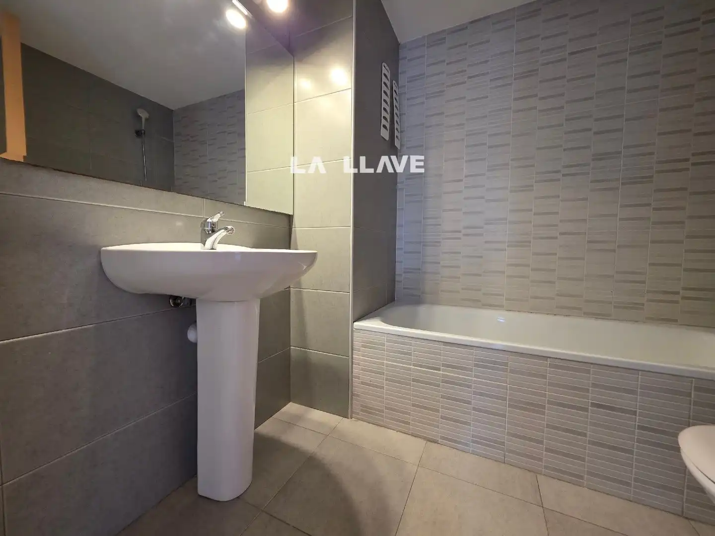 Baño de Piso en venta en Blanes con Calefacción y Terraza