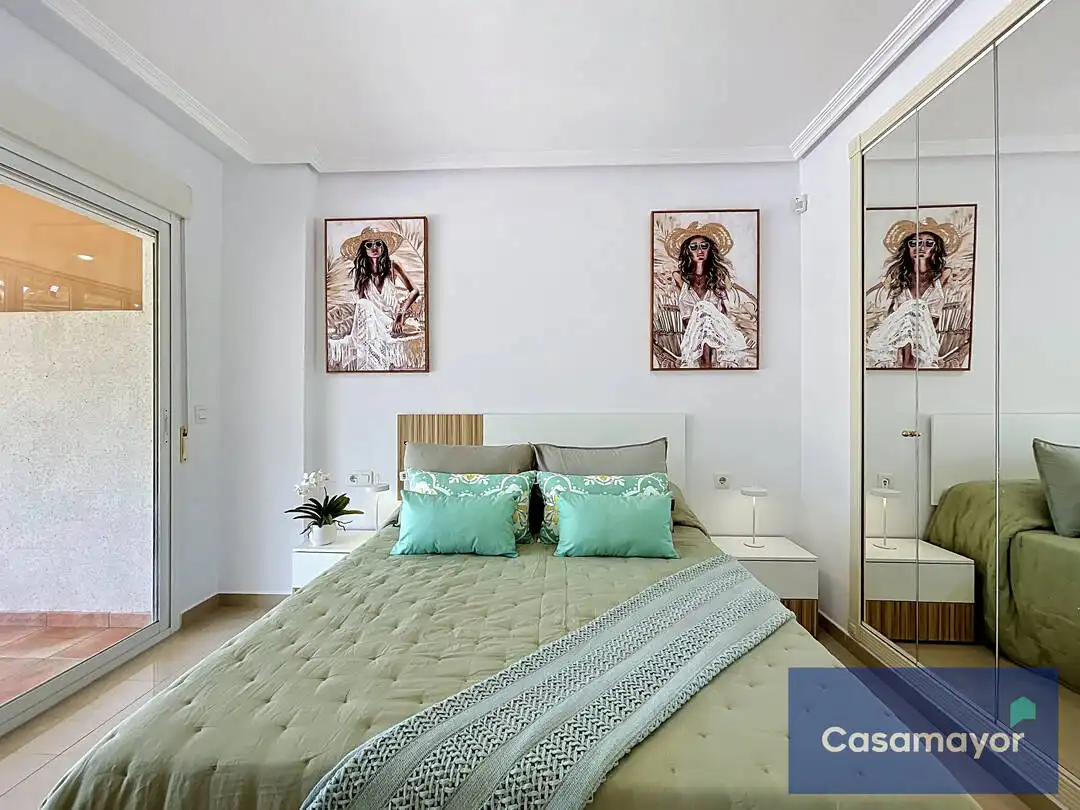 Habitación de Piso en venta en Alicante / Alacant con Aire acondicionado, Calefacción y Jardín privado