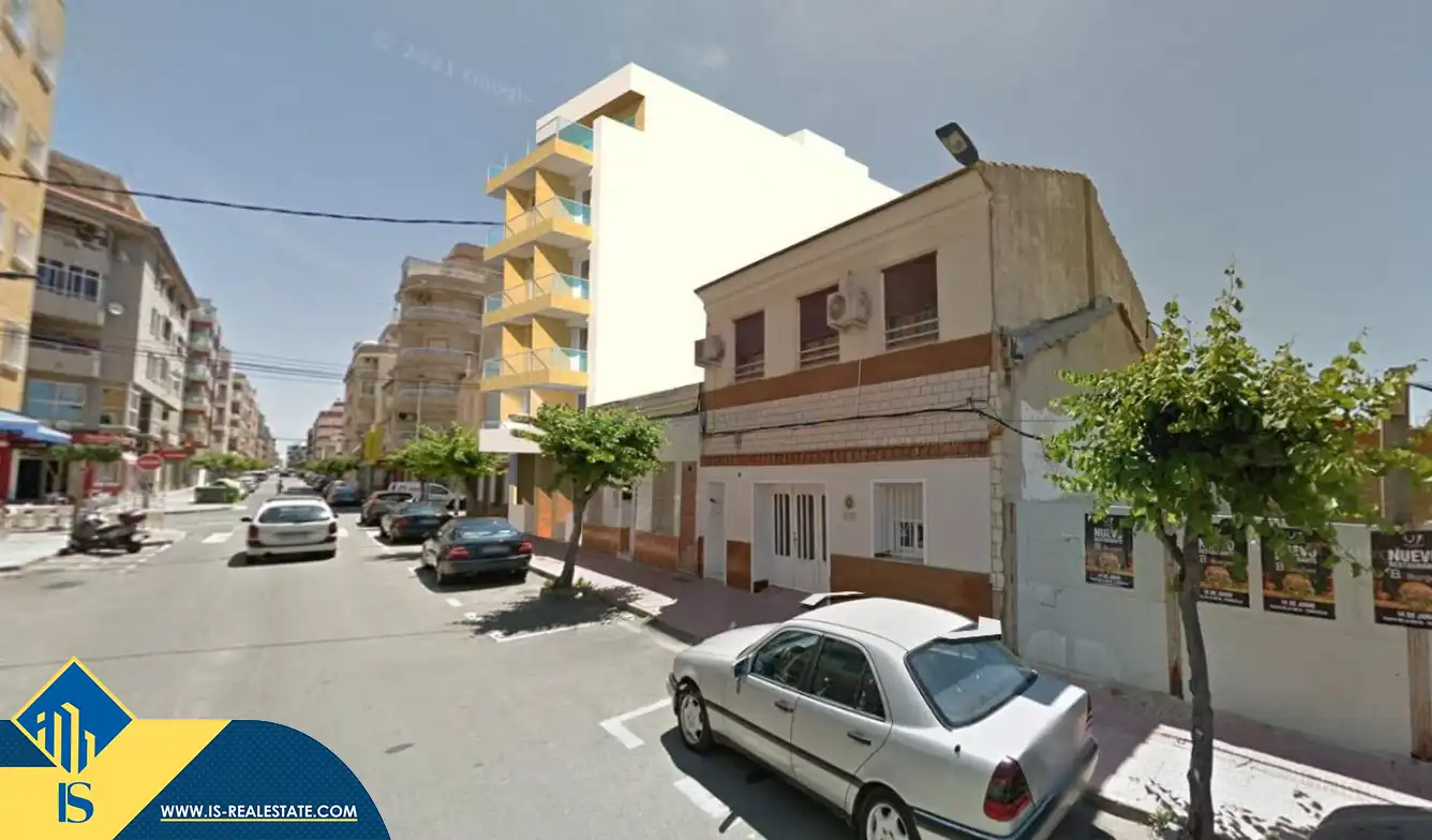 Vista exterior de Estudio en venta en Torrevieja con Calefacción, Terraza y Piscina comunitaria