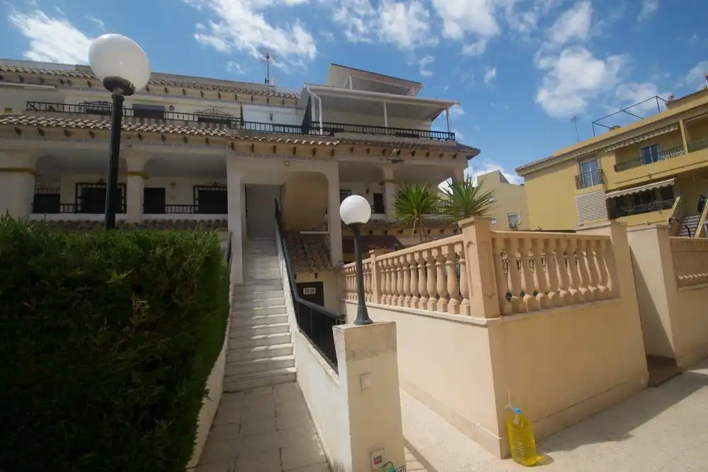 Vista exterior de Apartamento en venta en Torrevieja con Terraza