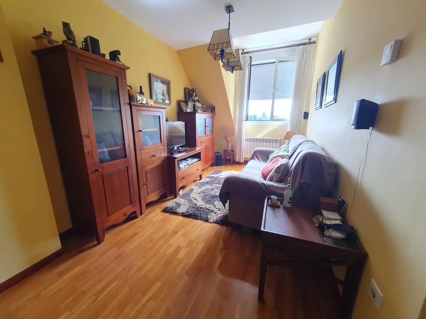 Sala d'estar de Pis en venda en Oviedo  amb Calefacció i Traster