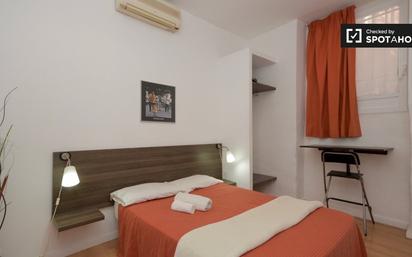 Bedroom of Flat to rent in  Madrid Capital  with Air Conditioner, Heating and Balcony