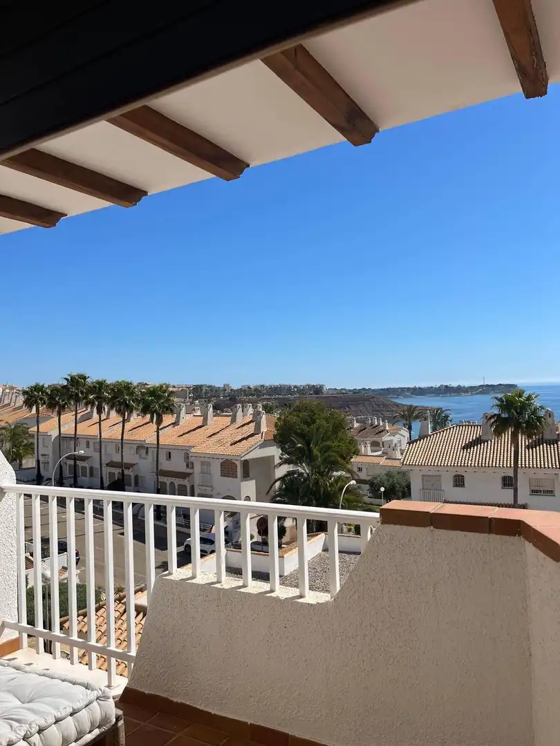 Außenansicht von Wohnungen zum Verkauf in Orihuela mit Klimaanlage, Heizung und Terrasse
