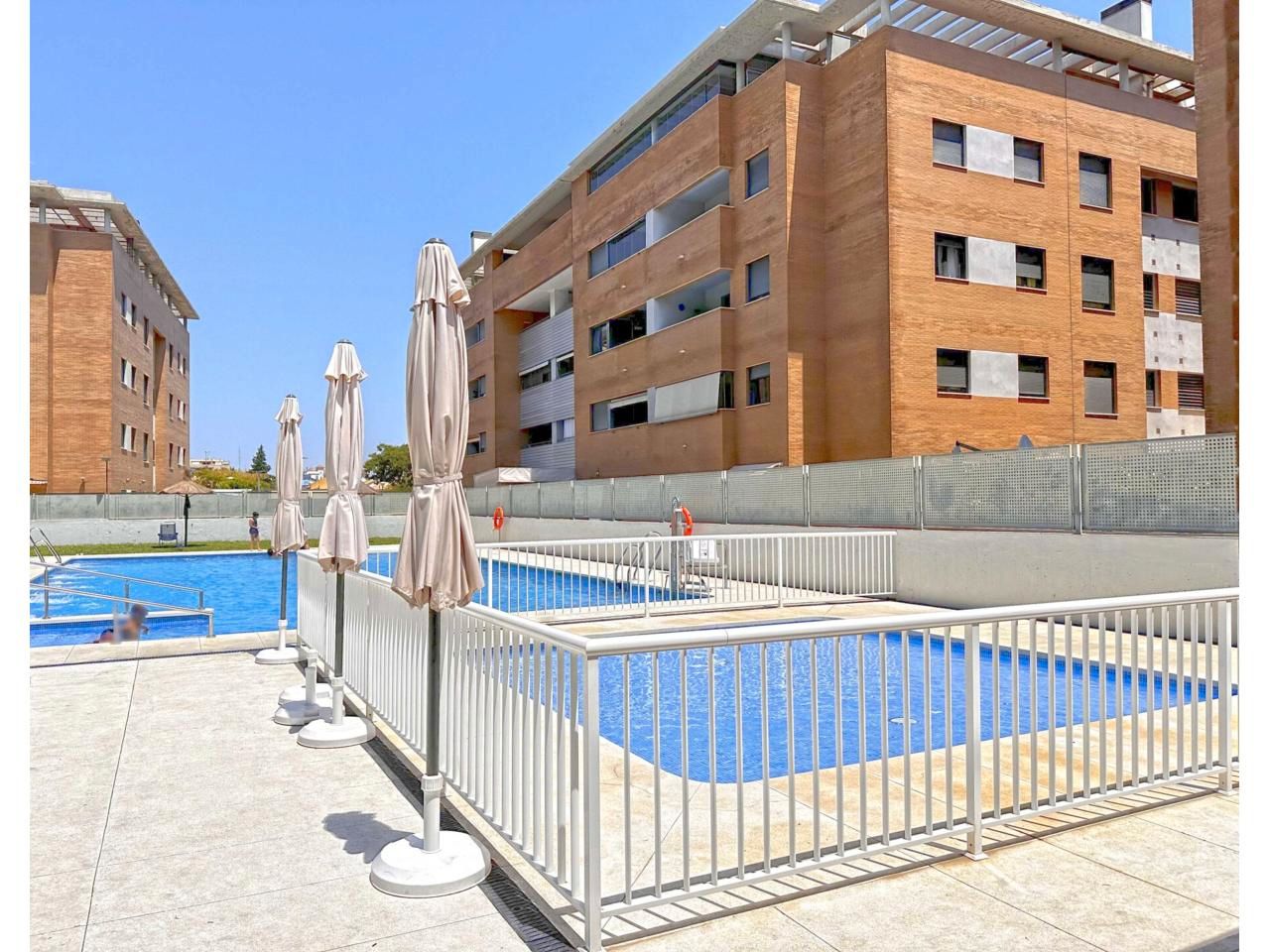 Piscina de Pis en venda en Mairena del Aljarafe amb Terrassa, Traster i Piscina comunitària
