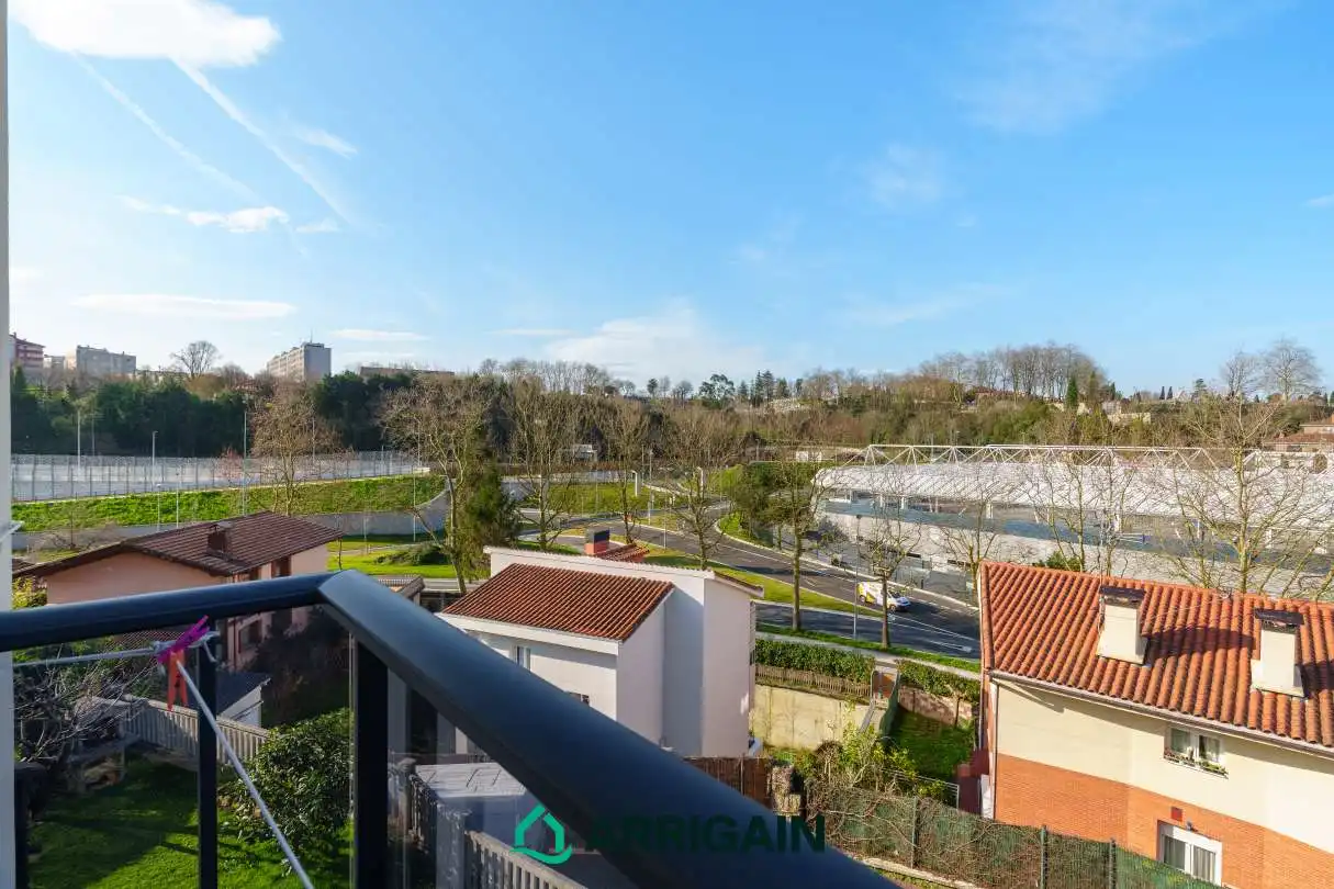 Vista exterior de Pis en venda en Donostia - San Sebastián  amb Calefacció, Jardí privat i Terrassa