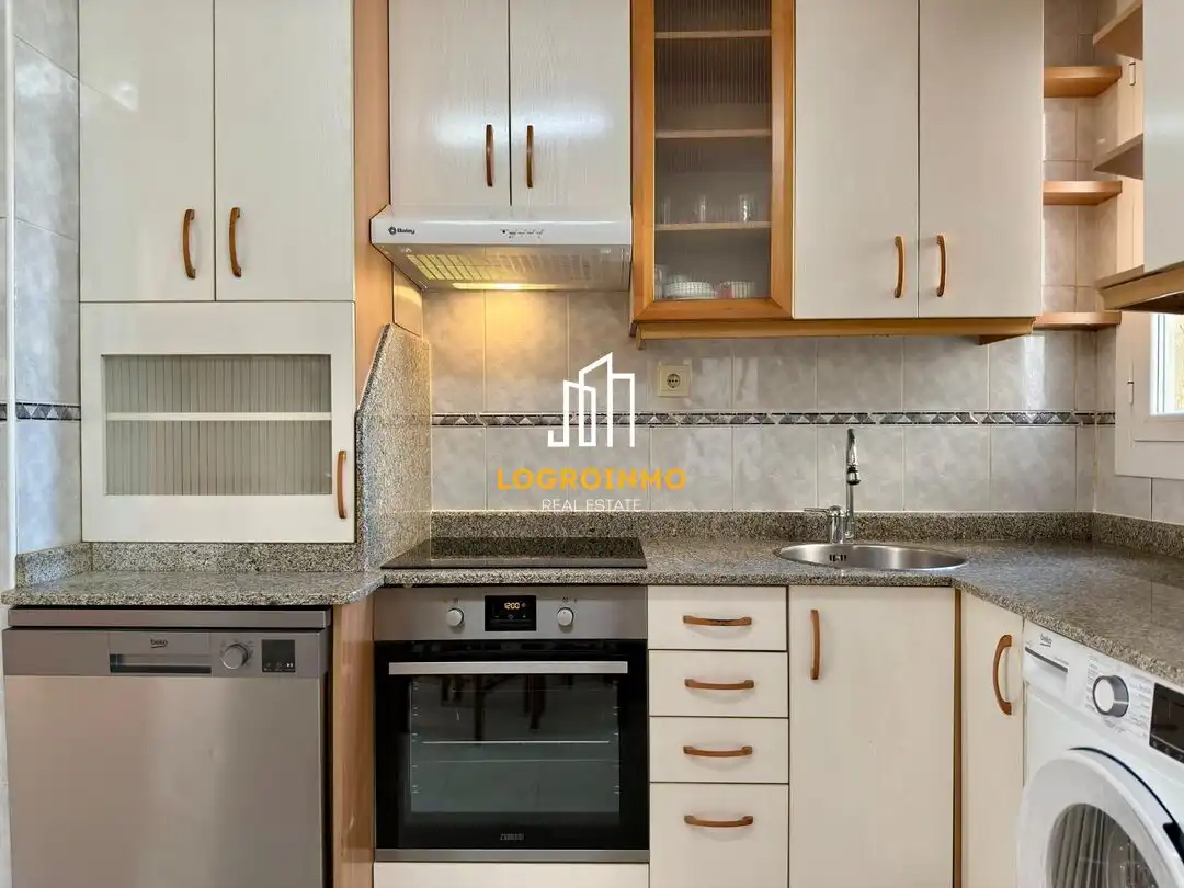 Kitchen of Flat for rent in  Logroño  with Heating and Storage room