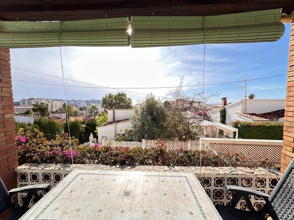 Vista exterior de Casa o chalet en venta en Almuñécar con Jardín privado, Terraza y Amueblado