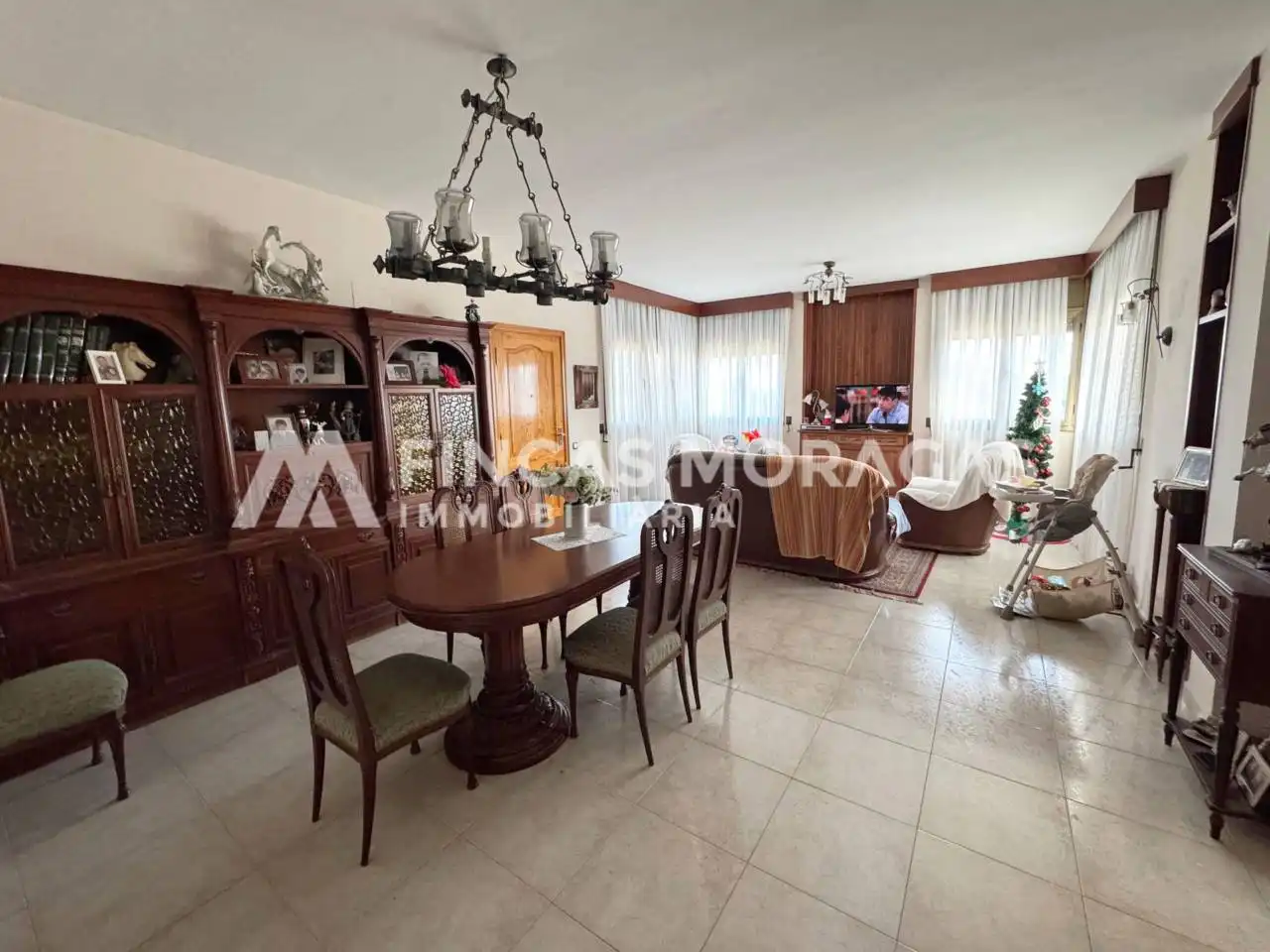 Menjador de Casa o xalet en venda en Cerdanyola del Vallès amb Aire condicionat, Calefacció i Jardí privat