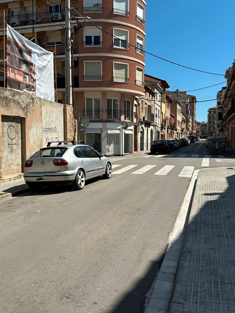 Vista exterior de Edifici en venda en Manresa