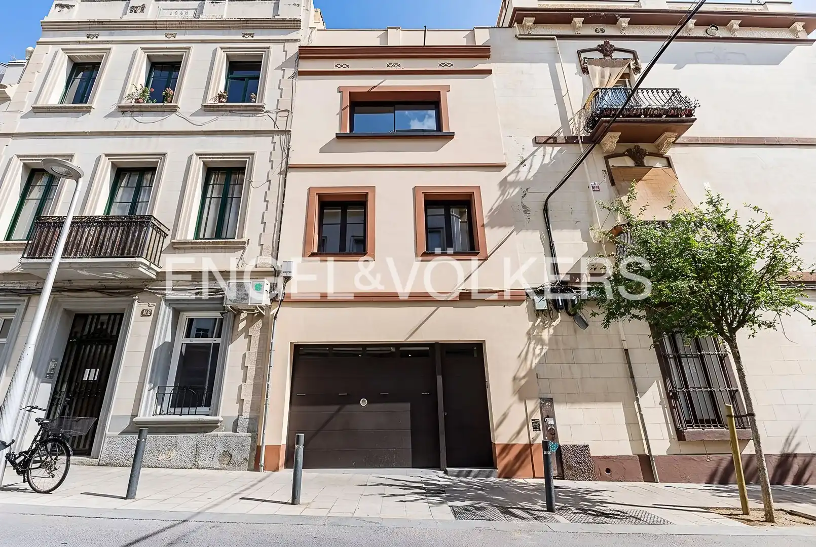 Vista exterior de Casa adosada en venda en Barcelona amb Aire condicionat, Calefacció i Terrassa