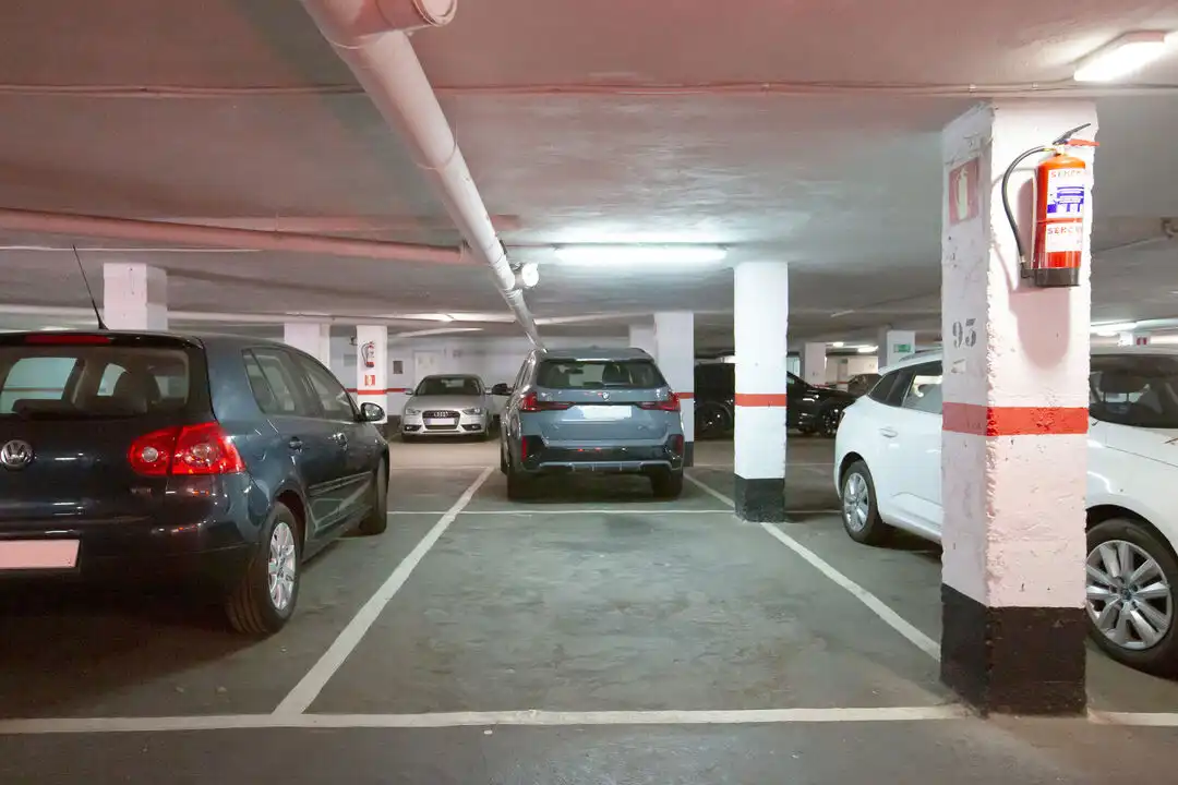 Parking de Piso en venta en Getxo  con Calefacción, Trastero y Amueblado