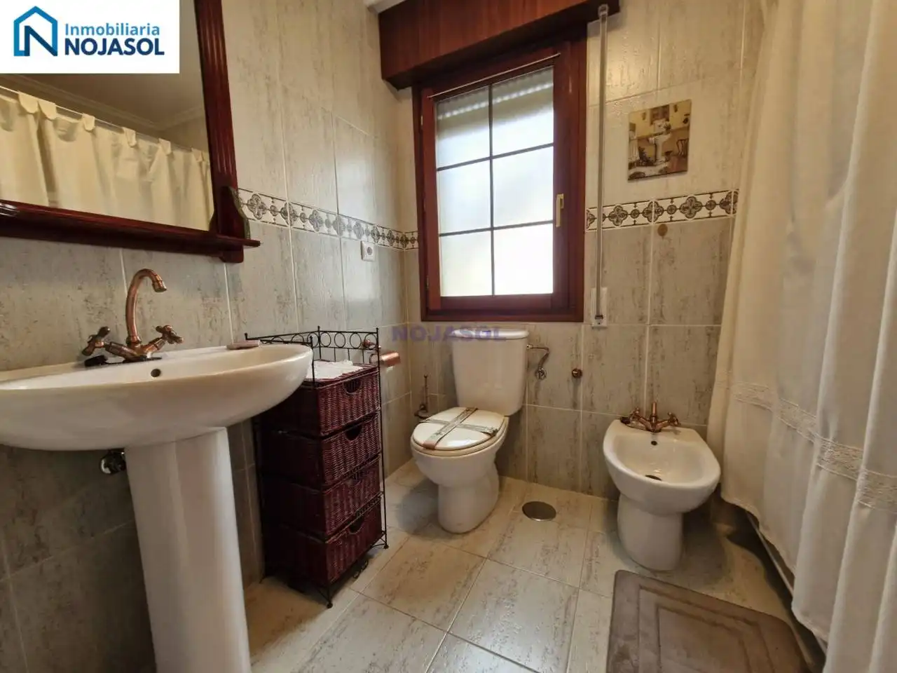 Badezimmer von Einfamilien-Reihenhaus zum Verkauf in Argoños  mit Heizung, Privatgarten und Terrasse