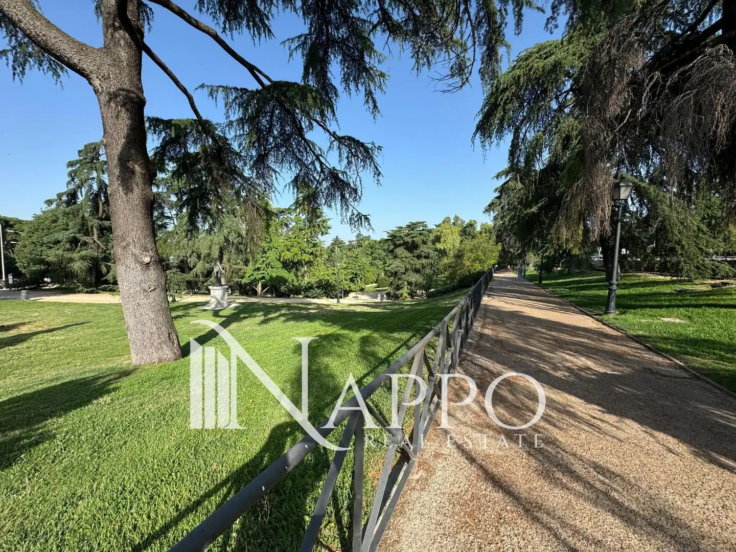 Flat for sale in Madrid  with Air Conditioner, Heating and Oven
