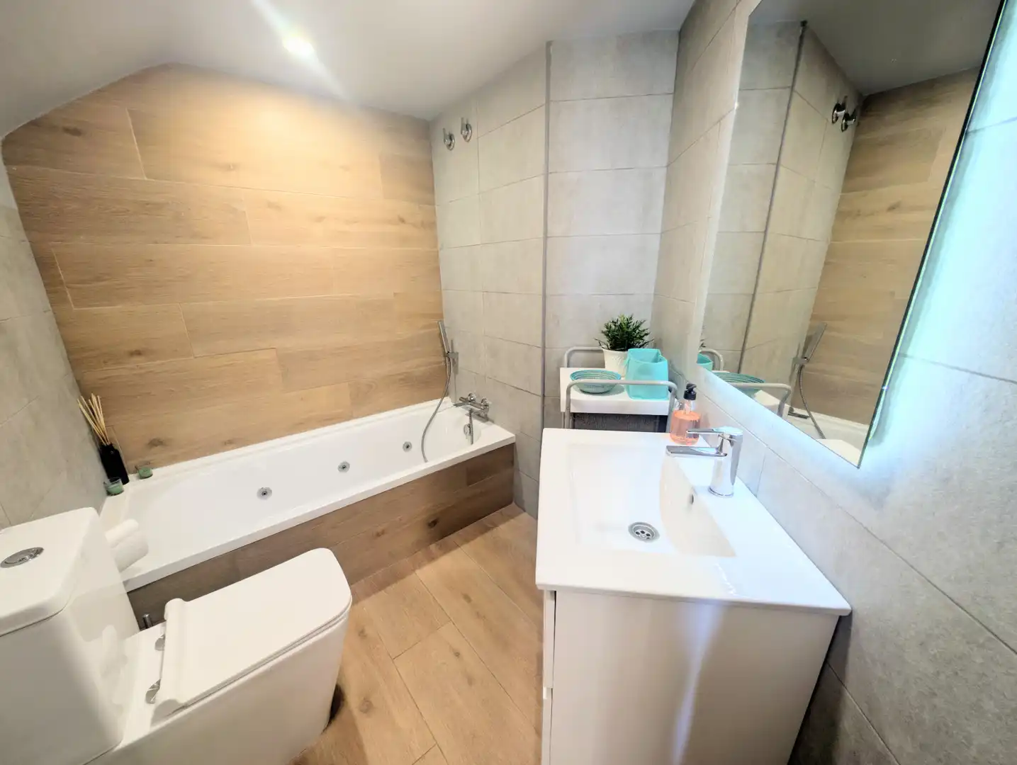 Bathroom of Duplexes for sale in Terrassa  with Air Conditioner, Terrace and Balcony