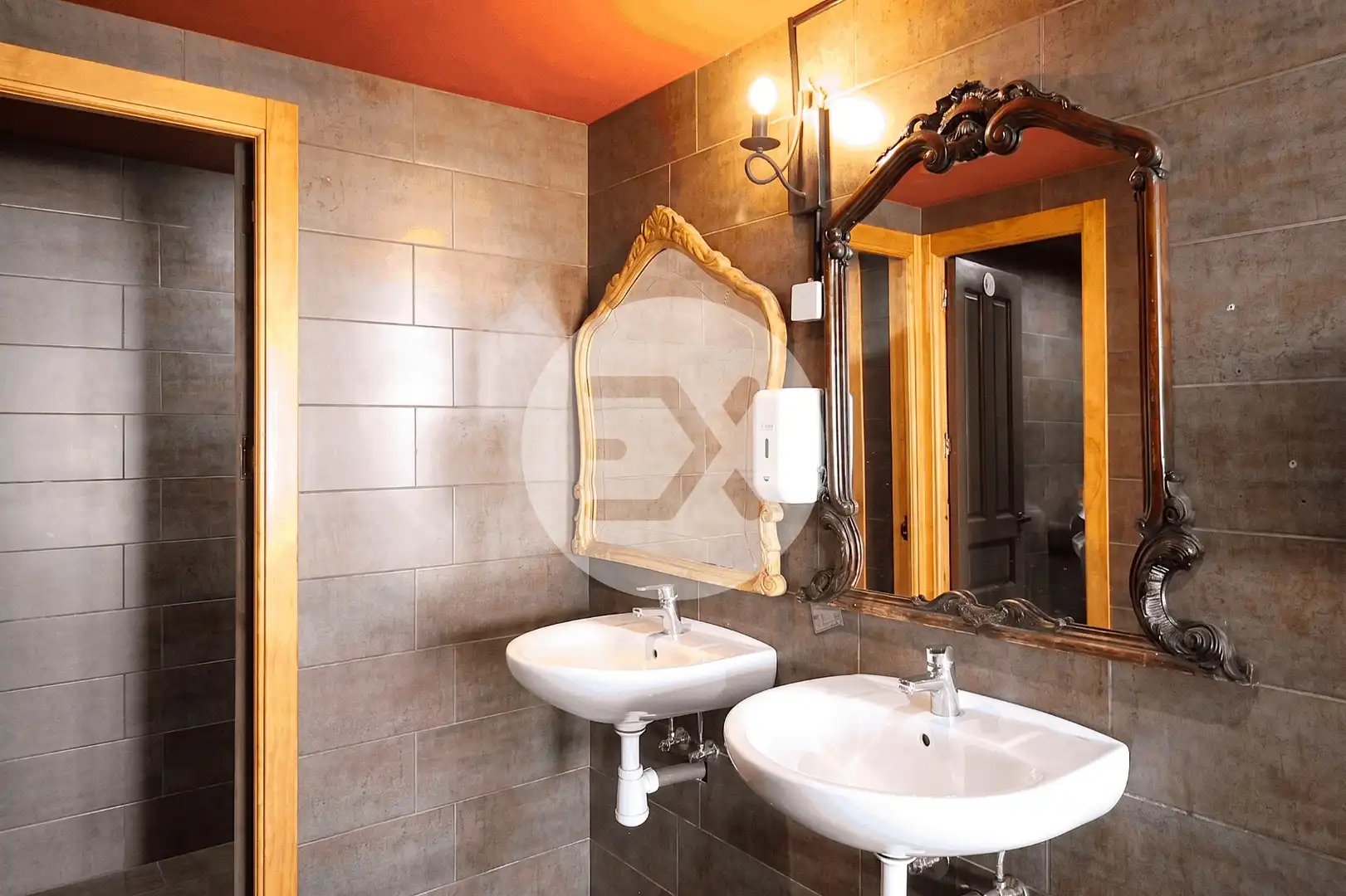 Baño de Local en traspaso en Sitges con Aire acondicionado, Terraza y Amueblado