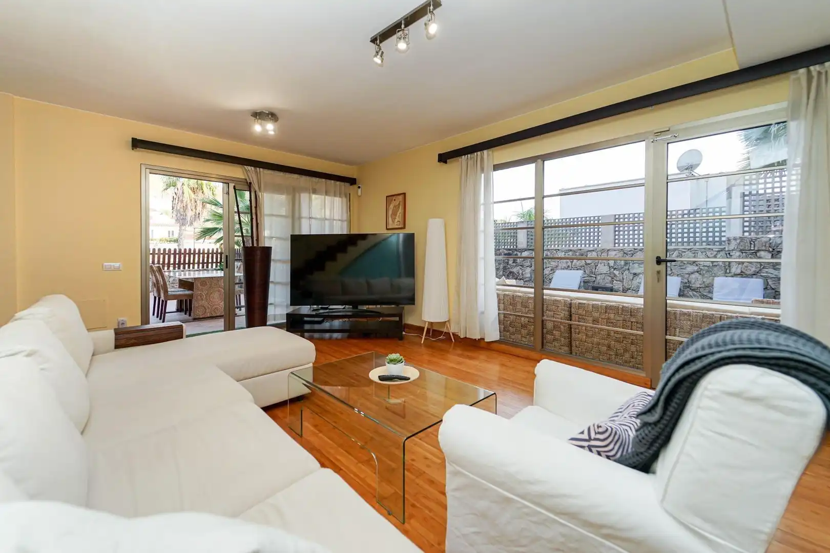 Sala d'estar de Casa o xalet en venda en Mogán amb Aire condicionat, Jardí privat i Terrassa