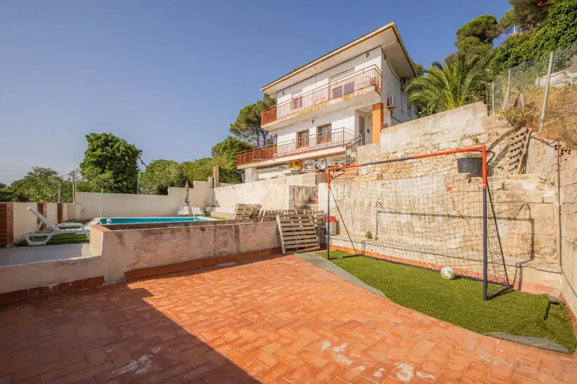Vista exterior de Casa o xalet en venda en Vilanova del Vallès amb Calefacció, Jardí privat i Terrassa