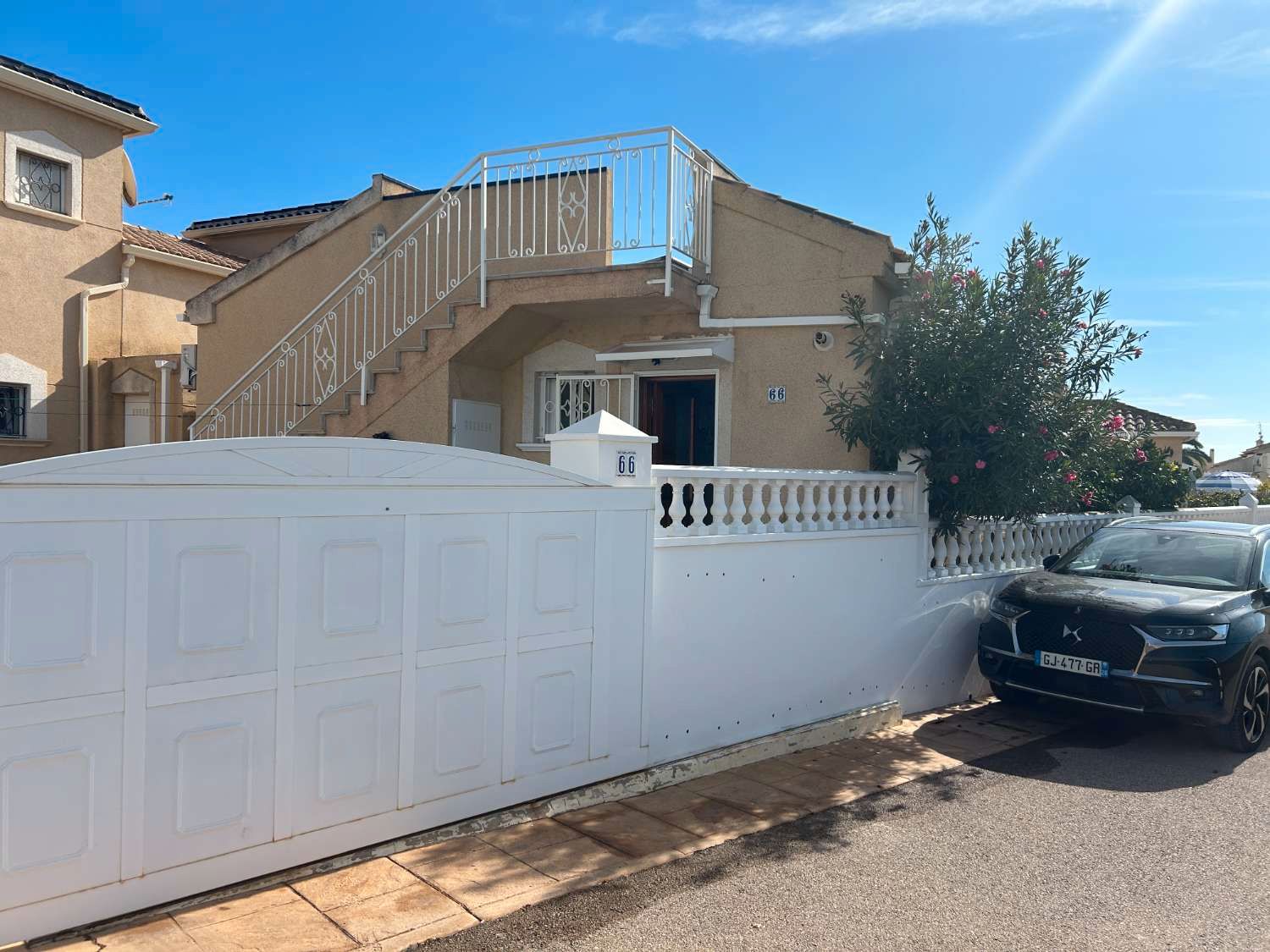 Vista exterior de Casa o xalet en venda en Orihuela amb Aire condicionat, Calefacció i Terrassa