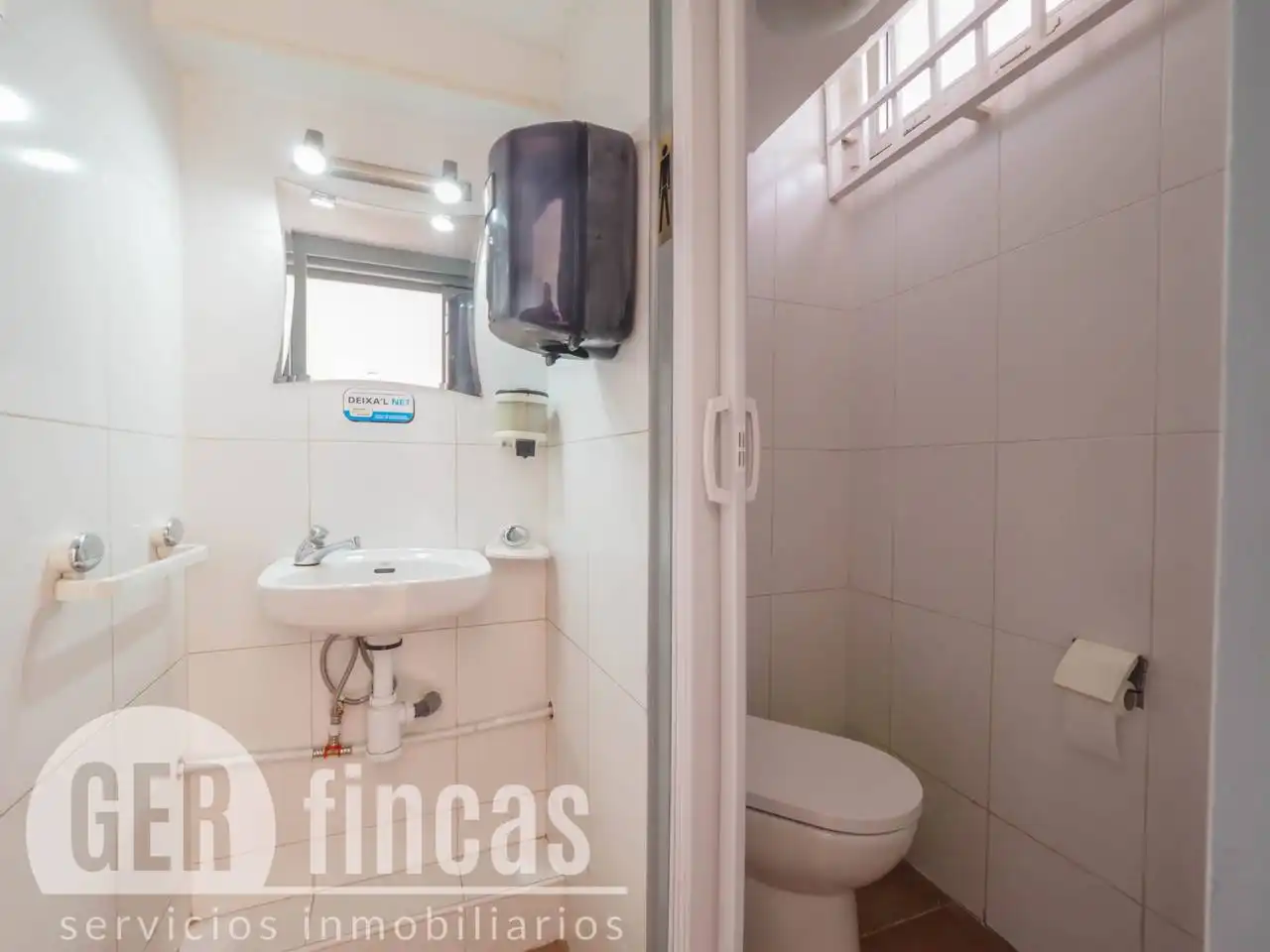 Bany de Local en venda en Terrassa amb Aire condicionat