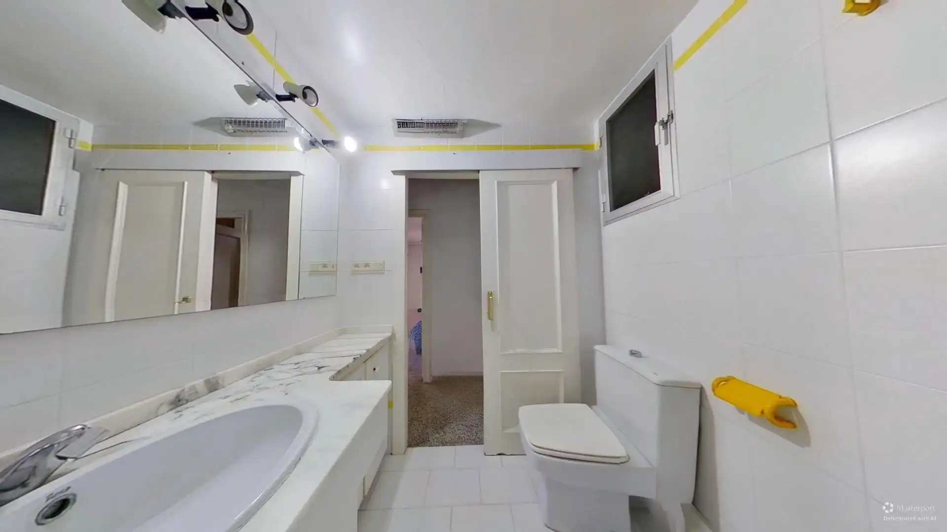 Bathroom of Flat for sale in Valencia  with Air Conditioner, Terrace and Storage room