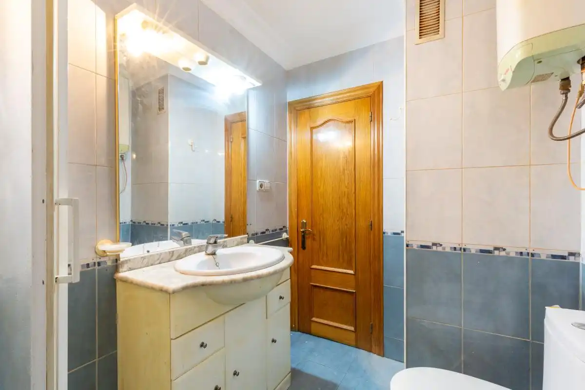 Baño de Piso en venta en Paterna con Calefacción