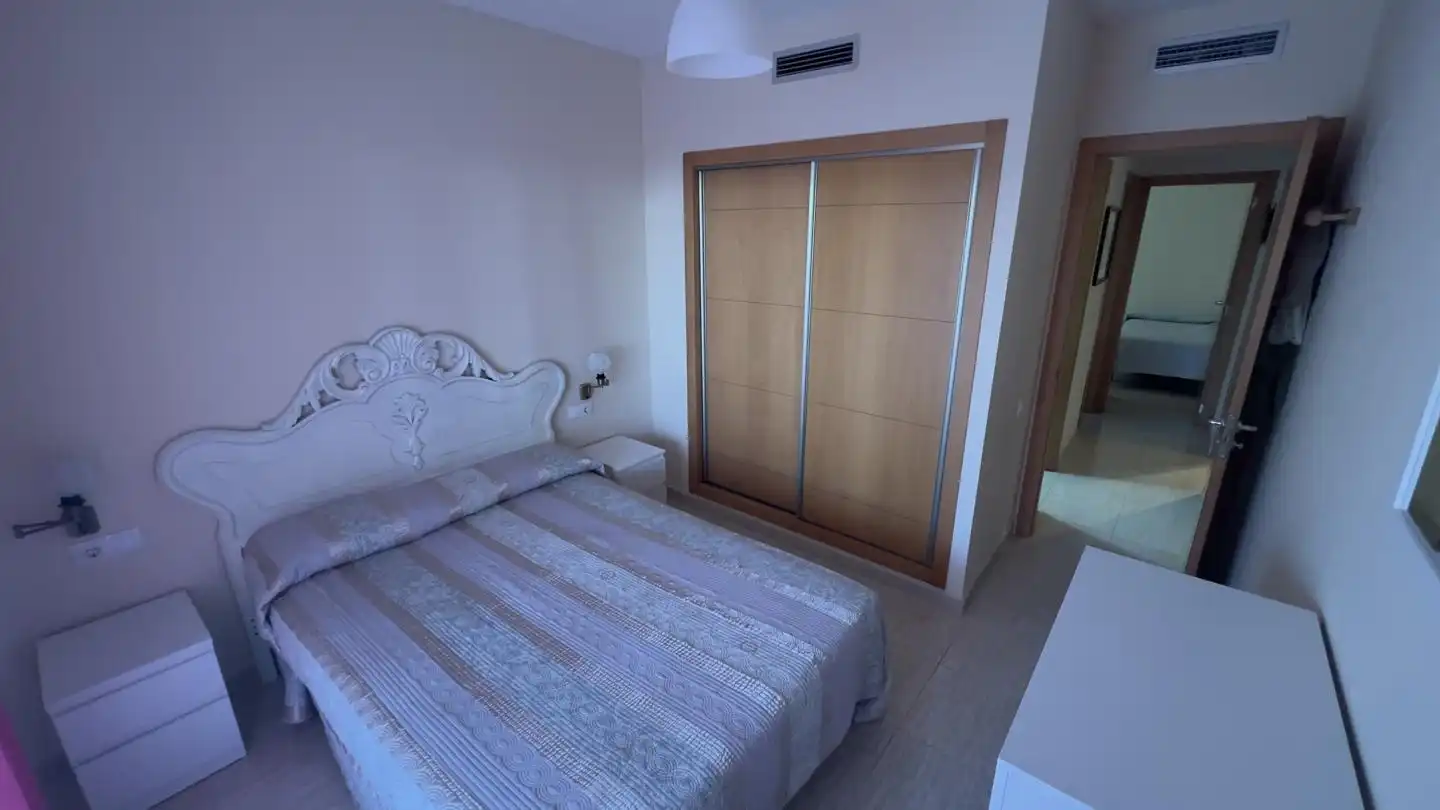 Schlafzimmer von Erdgeschoss zum Verkauf in Torreblanca mit Klimaanlage, Privatgarten und Terrasse
