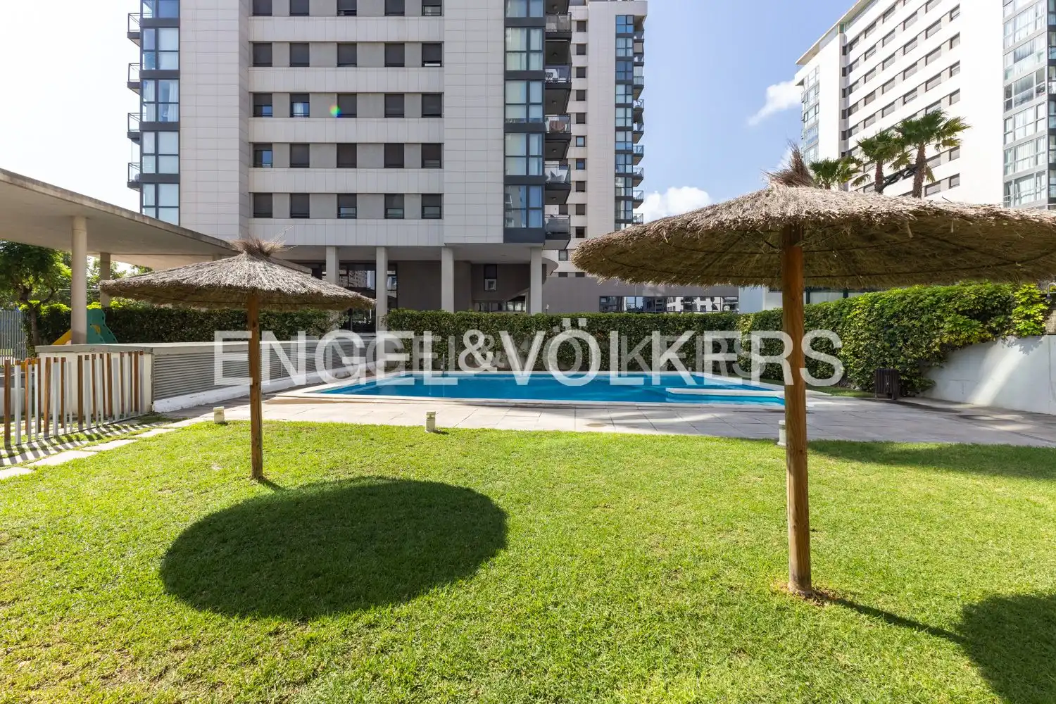 Piscina de Dúplex en venda en Valencia amb Aire condicionat, Calefacció i Jardí privat