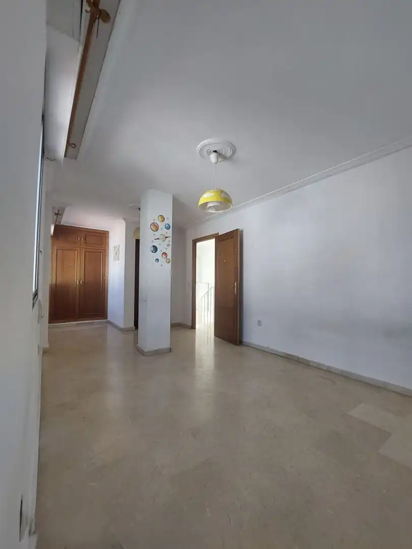 Houses for sale in Sevilla  with Air Conditioner, Terrace and Storage room