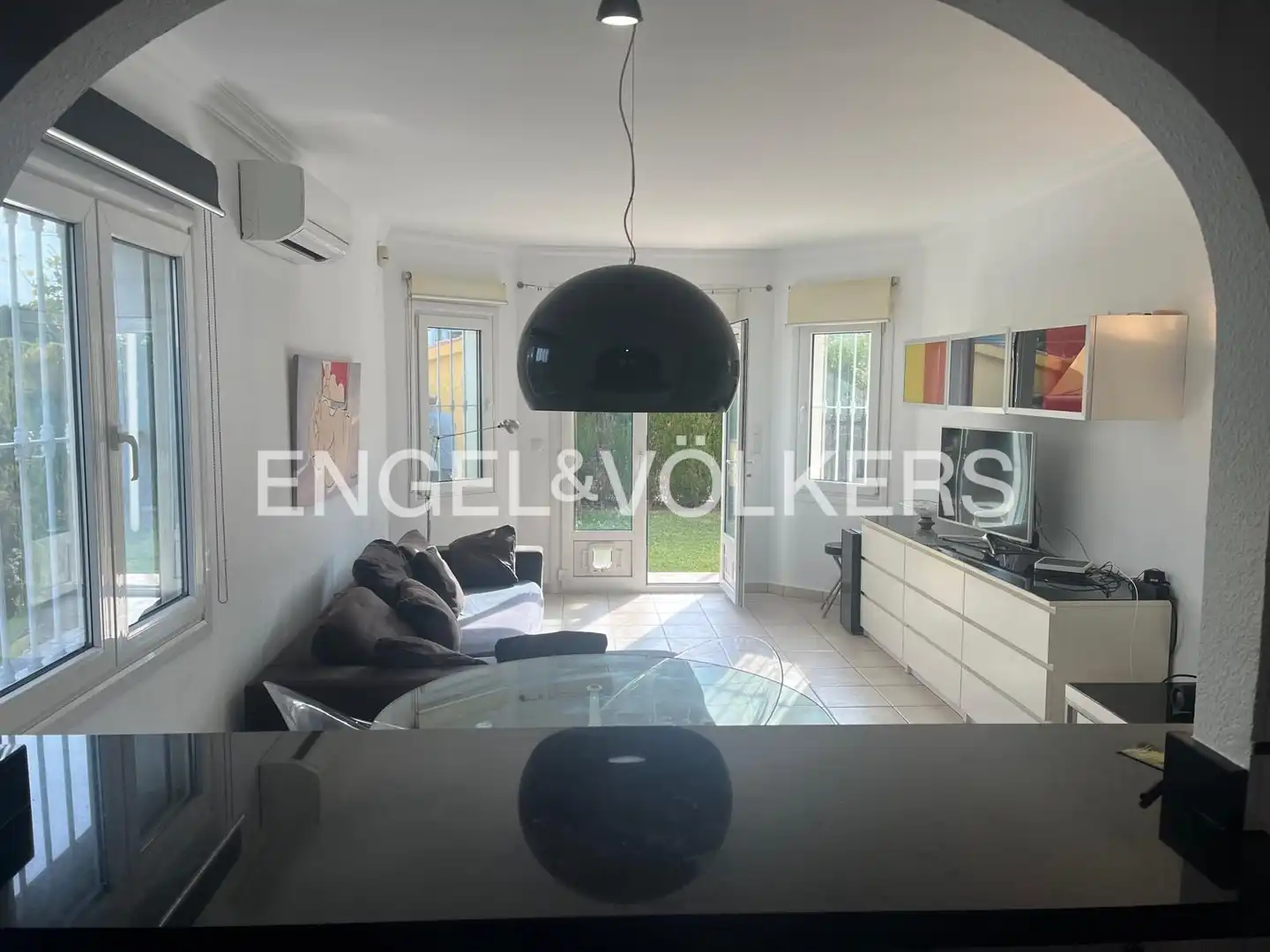 Sala de estar de Casa adosada de alquiler en Oliva con Aire acondicionado, Calefacción y Jardín privado