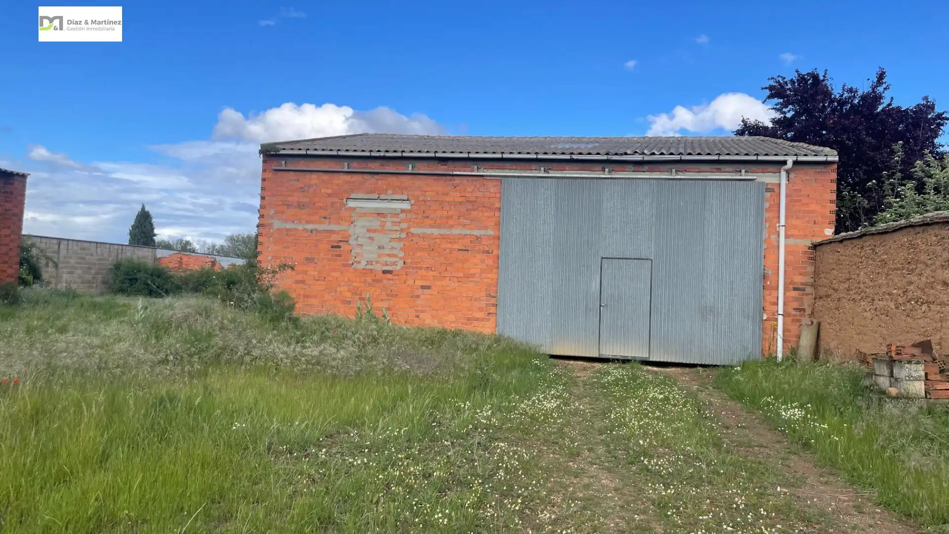 Vista exterior de Casa o xalet en venda en Bustillo del Páramo amb Calefacció
