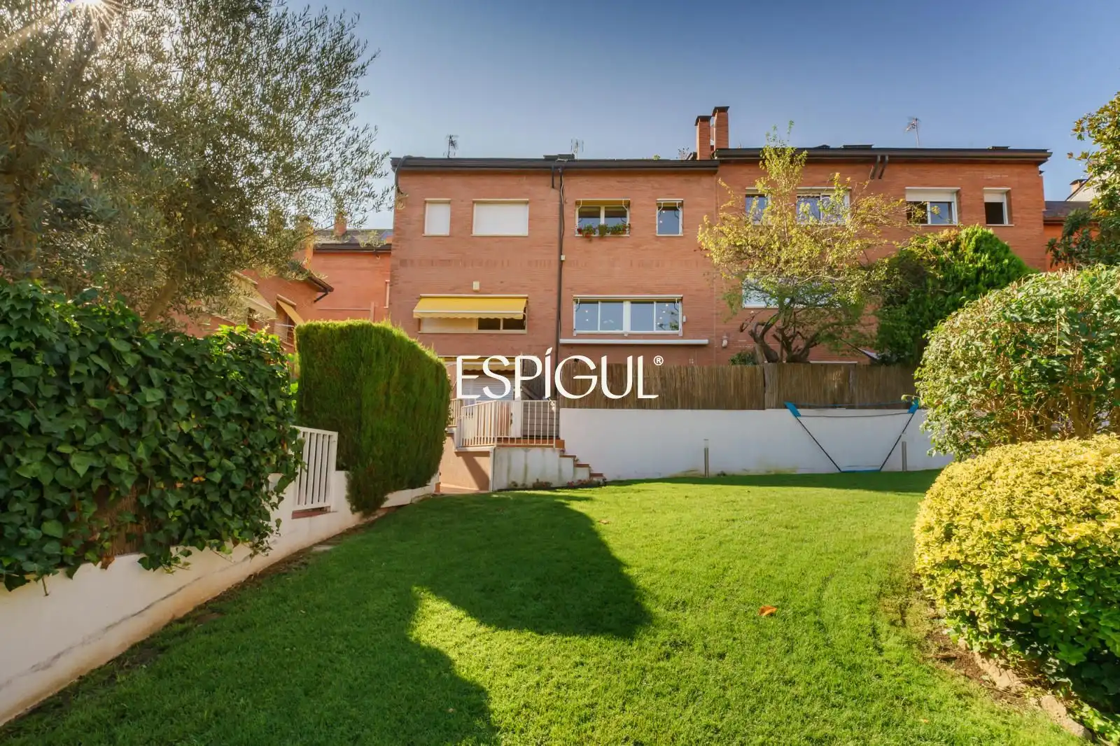 Jardín de Casa adosada en venta en Sant Cugat del Vallès con Aire acondicionado, Calefacción y Terraza