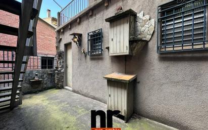Vista exterior de Casa adosada en venda en Ripollet amb Jardí privat i Terrassa