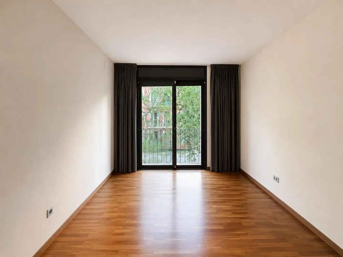 Dormitori de Pis en venda en  Barcelona Capital amb Aire condicionat, Parquet i Balcó